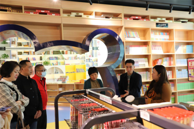 廣西新華文盛圖書領(lǐng)導(dǎo)、廣西人民出版社到玉林市新華書店容縣分公司調(diào)研